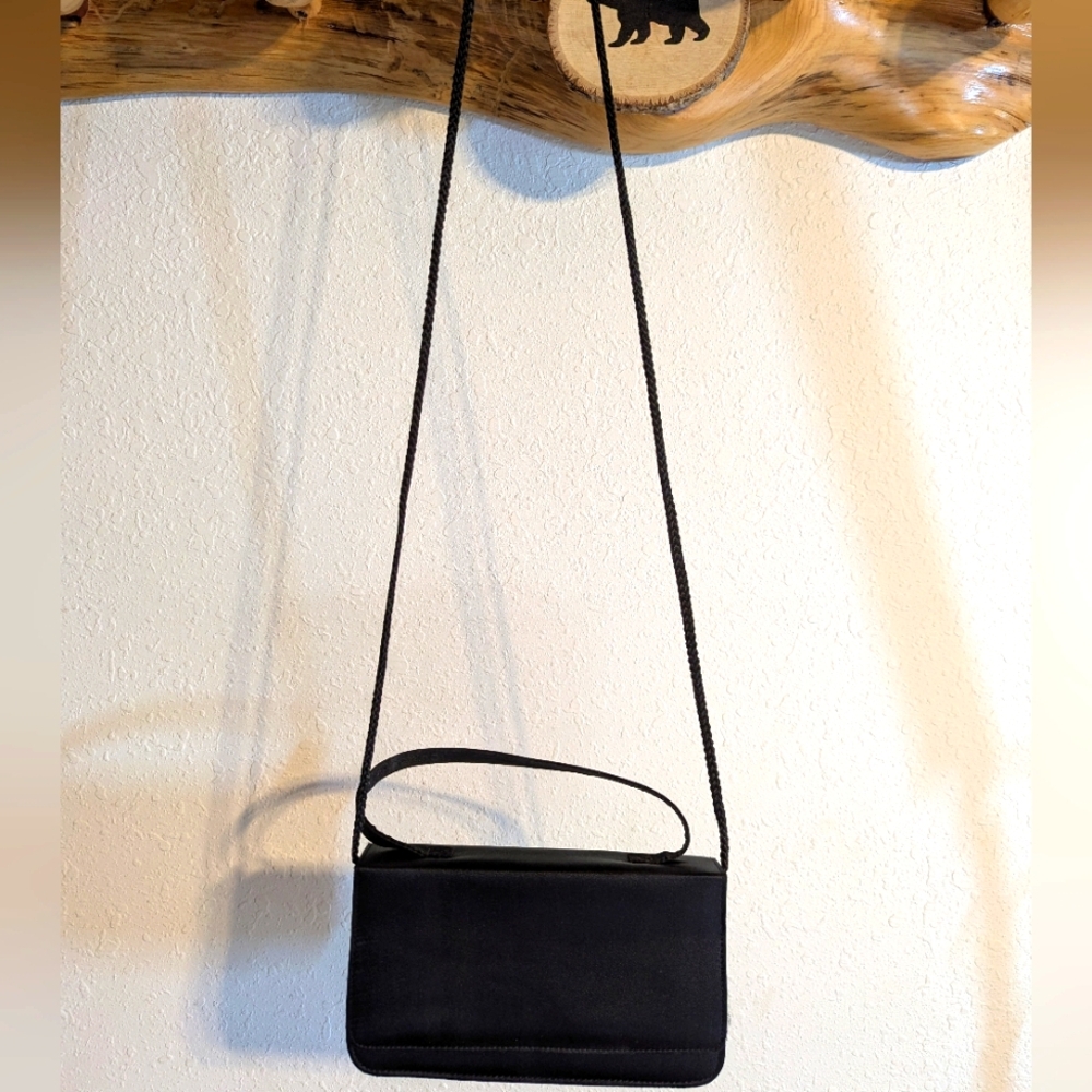La Regale Black Clutch Purse With Shoulder Strap - Picture 2 of 11